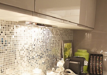 gạch mosaic ốp tường bếp 